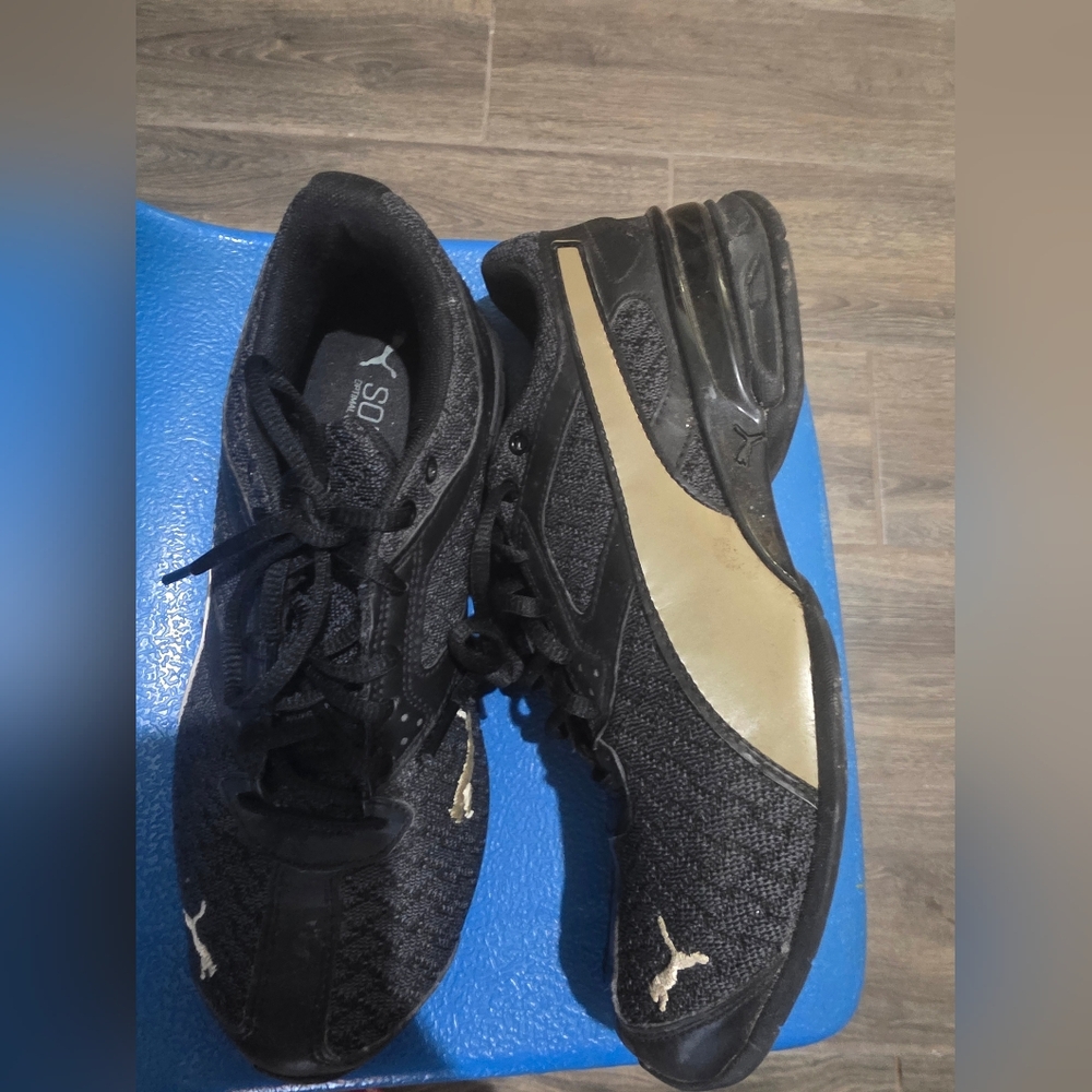 Pumas Women's Black and Gold Athletic Shoes